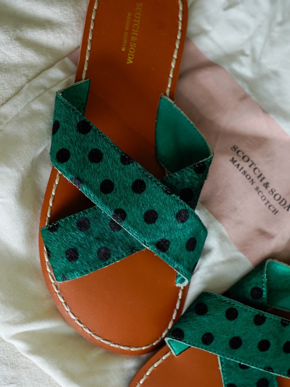 Scotch & Soda Slides - Picture 2 of 7